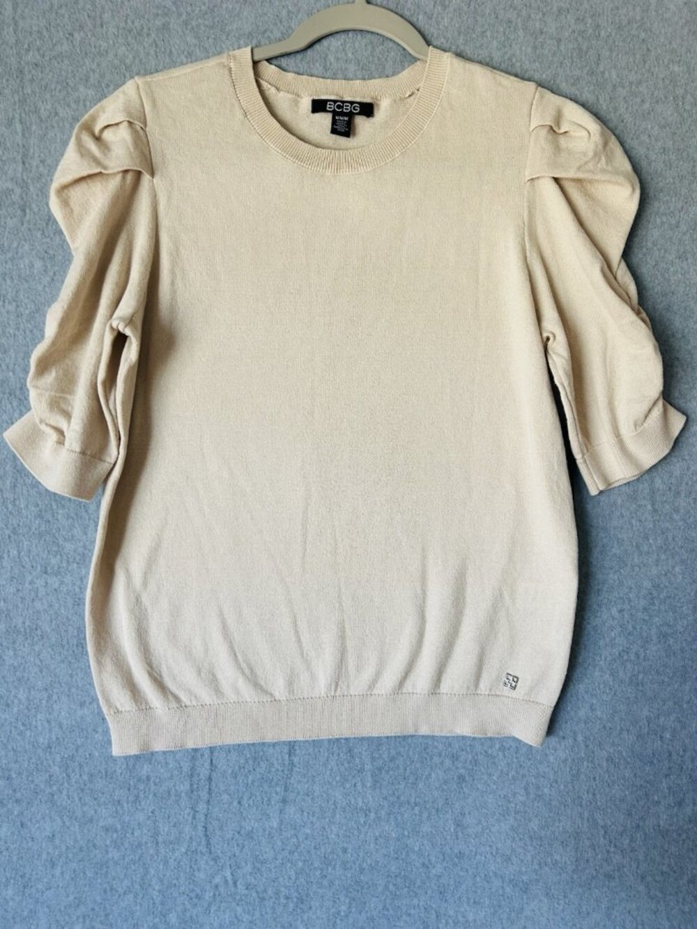 BCBG size M beige short puff rouched sleeve pullover shirt women NWT